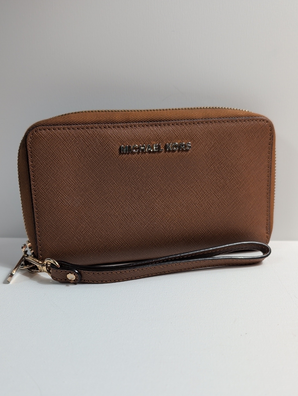 Michael Kors Jet Set Travel Luggage Brown Saffiano Leather Wristlet Wallet